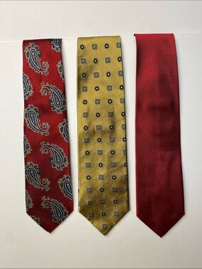 Jos A. Bank Three-Piece Men's Tie Lot/Bundle in Red and Gold